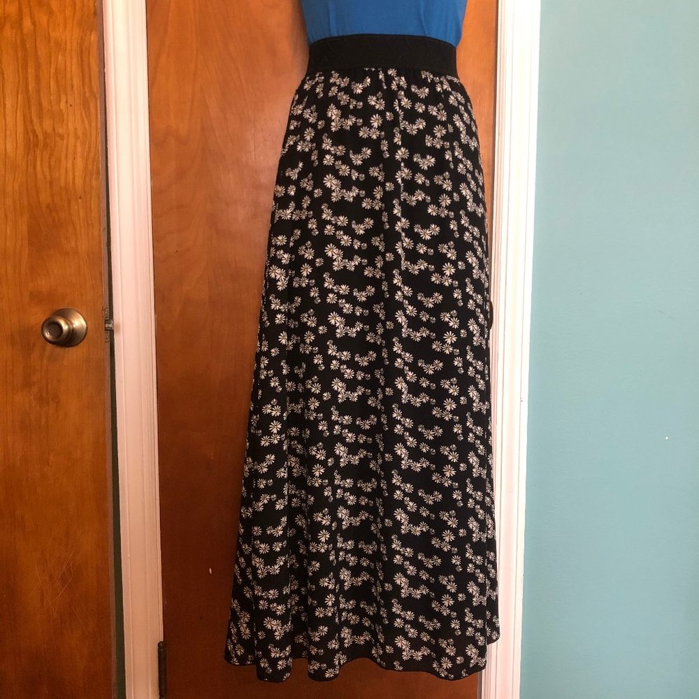 LulaRoe Size medium Long Daisy Maxi Skirt black
